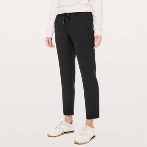 Lululemon On The Fly Pant *28"
Black (First Release)